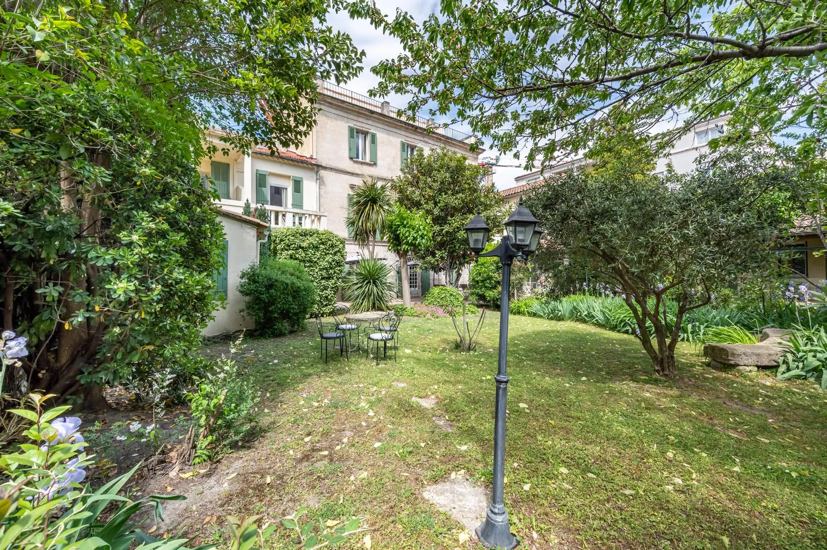 Au Saint-Roch - Hôtel et Jardin — Avignon